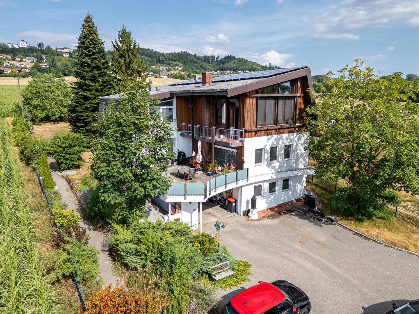 Privates Anwesen mit großem Garten und Terrasse Wohnung