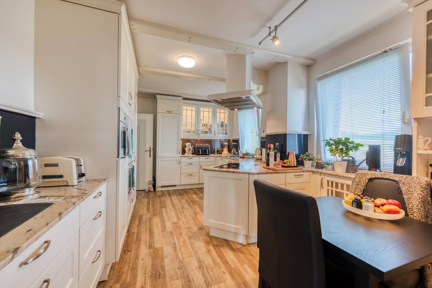 Privates Anwesen mit großem Garten und Terrasse Wohnung