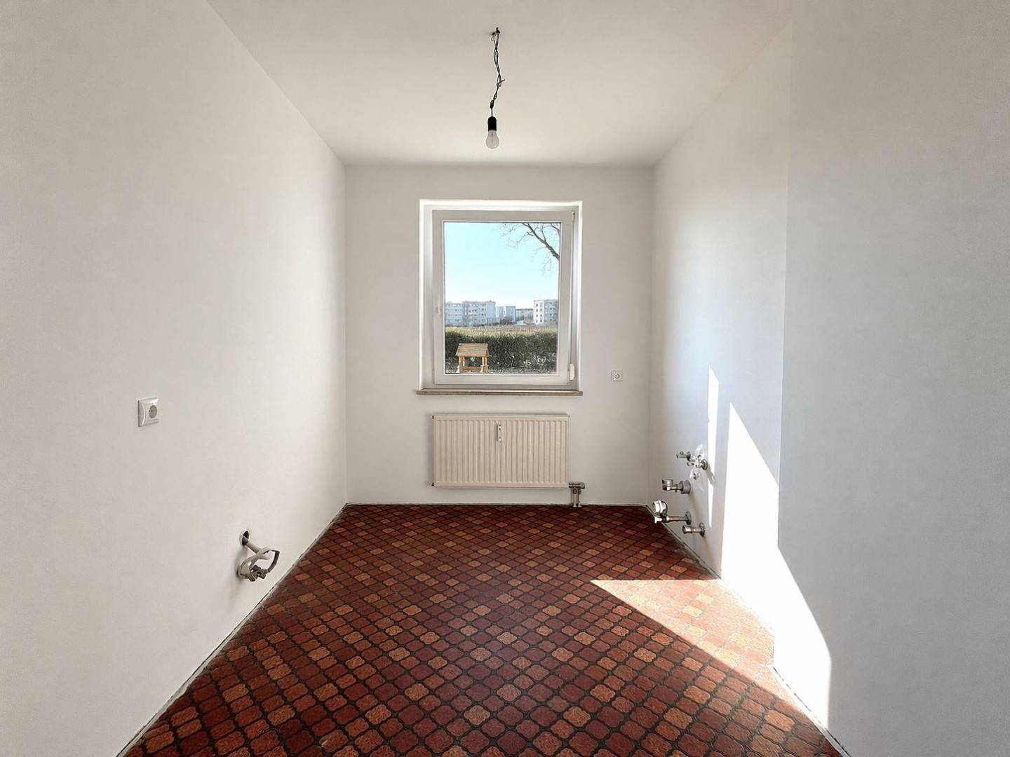 Ground floor apartment with balcony and parking