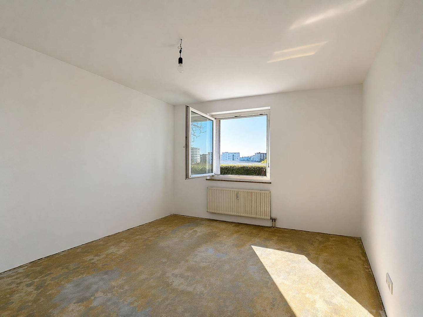 Ground floor apartment with balcony and parking