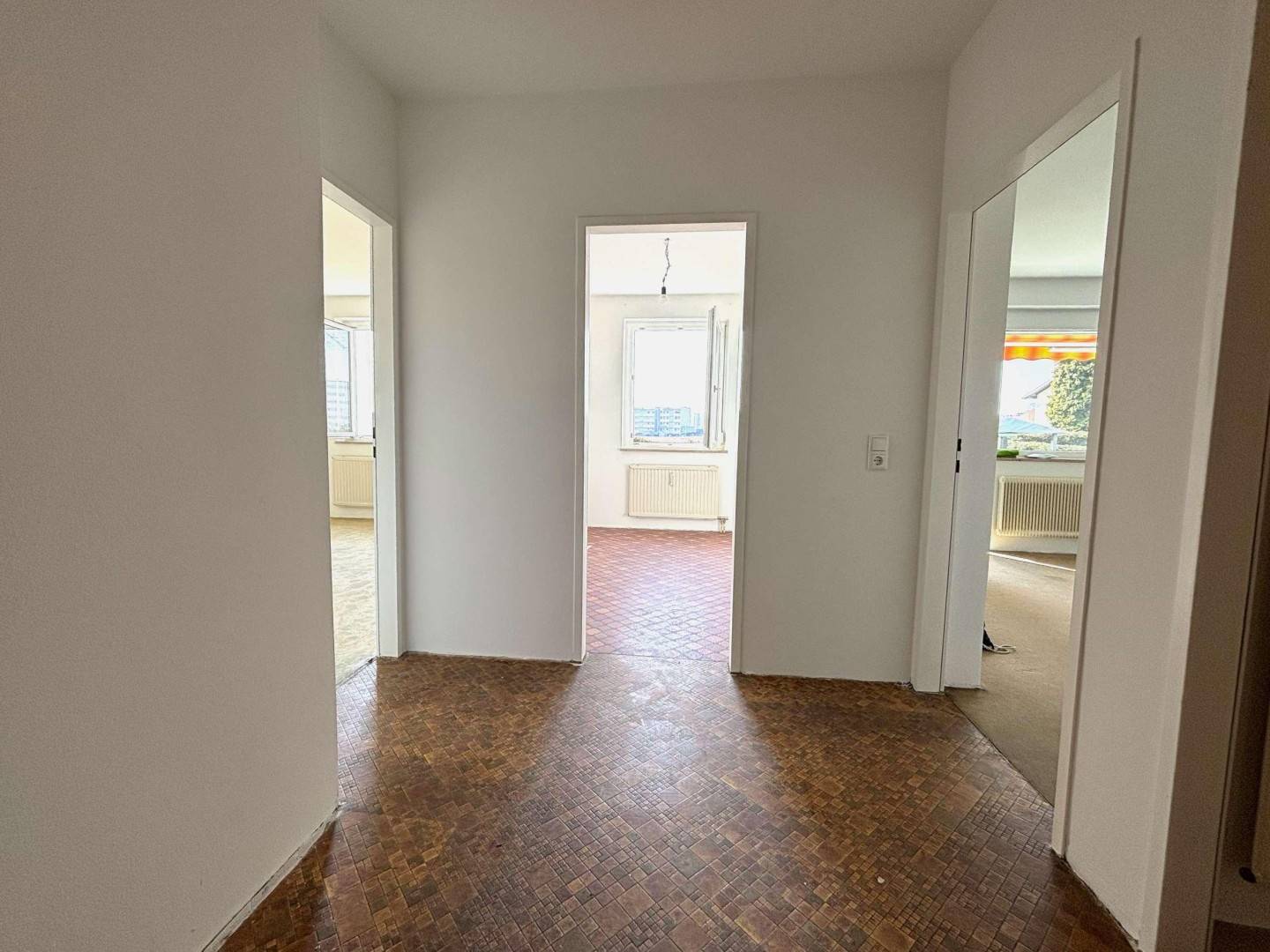Ground floor apartment with balcony and parking