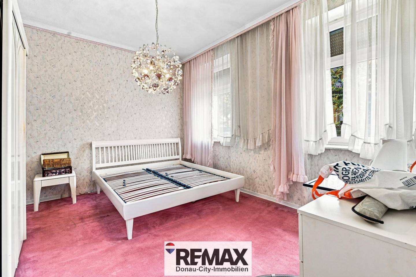 Wohnung auf Eckgrundstück mit Neubaupotenzial