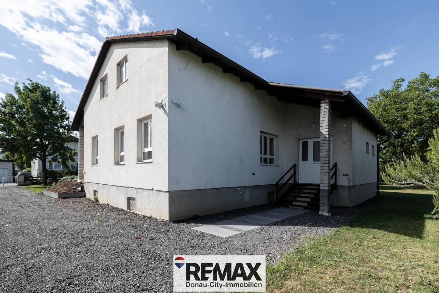 Family apartment with large garden in a quiet location
