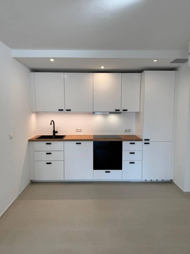 Vermietete WG-Wohnung mit vier Schlafzimmern und 4,70% Rendite, provisionsfrei
