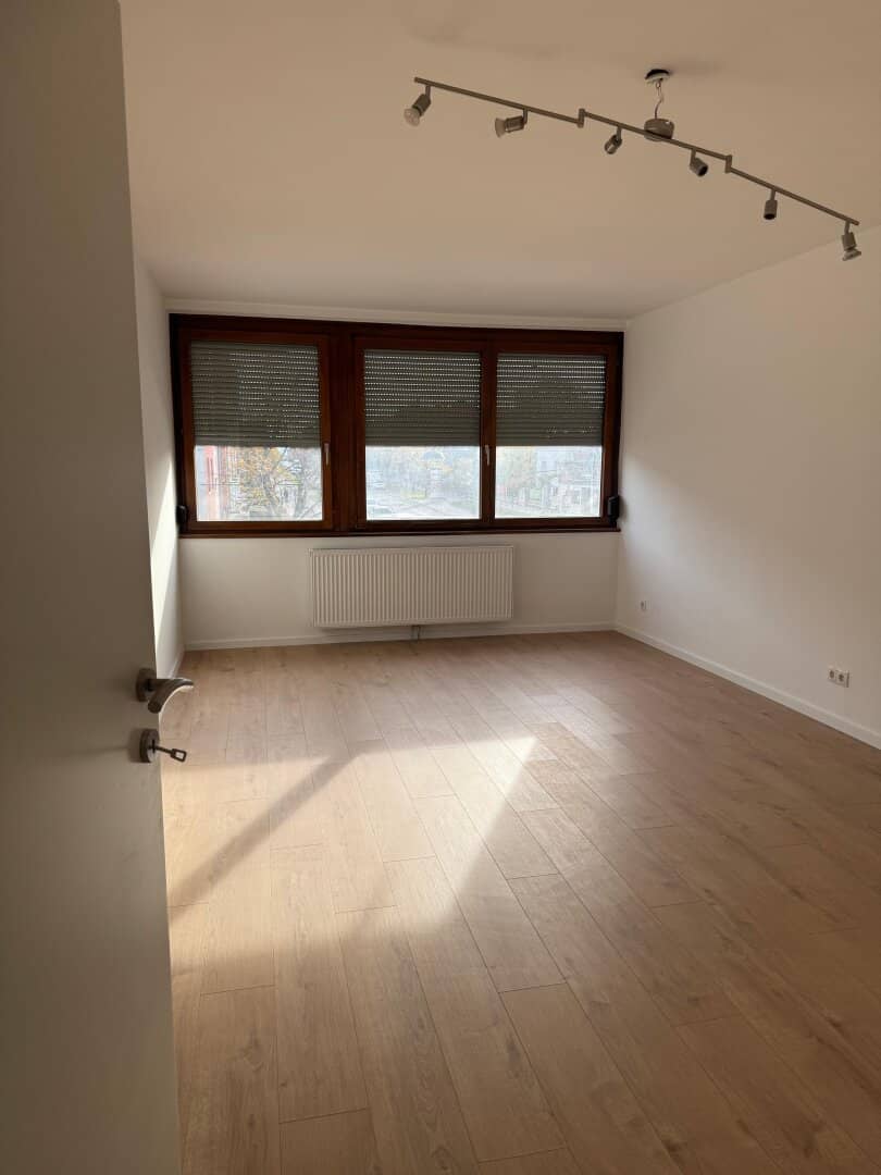 Vermietete WG-Wohnung mit vier Schlafzimmern und 4,70% Rendite, provisionsfrei