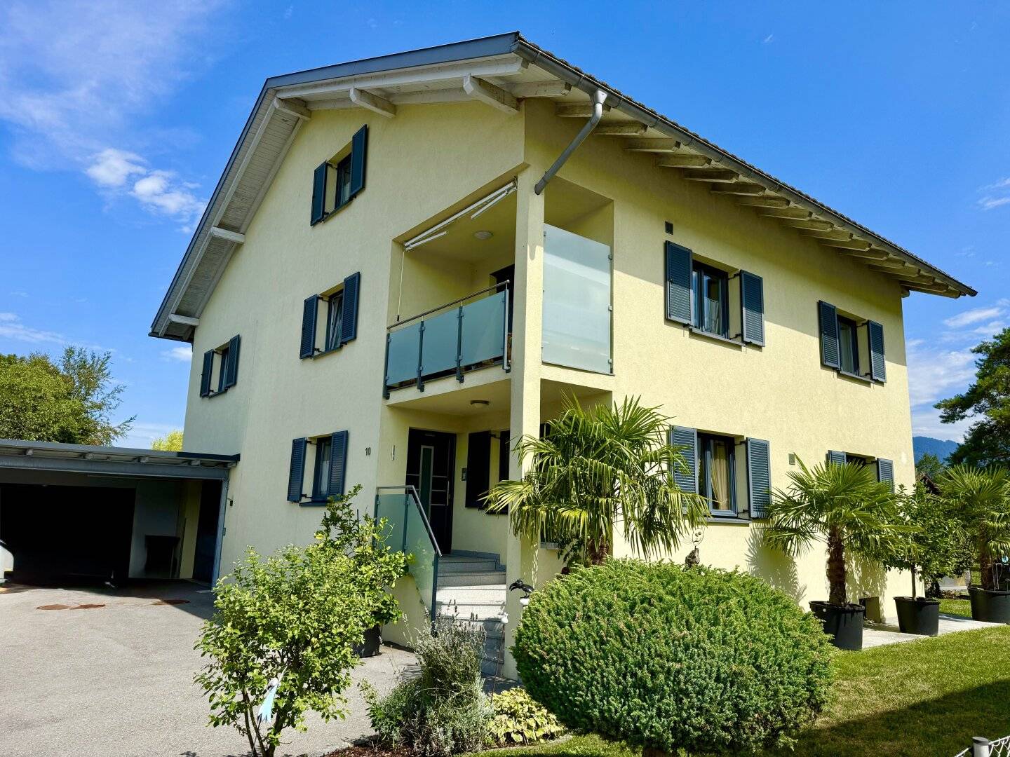 Versatile multi-family house in Feldkirch Gisingen with garden - a rare opportunity with much attention to detail is for sale
