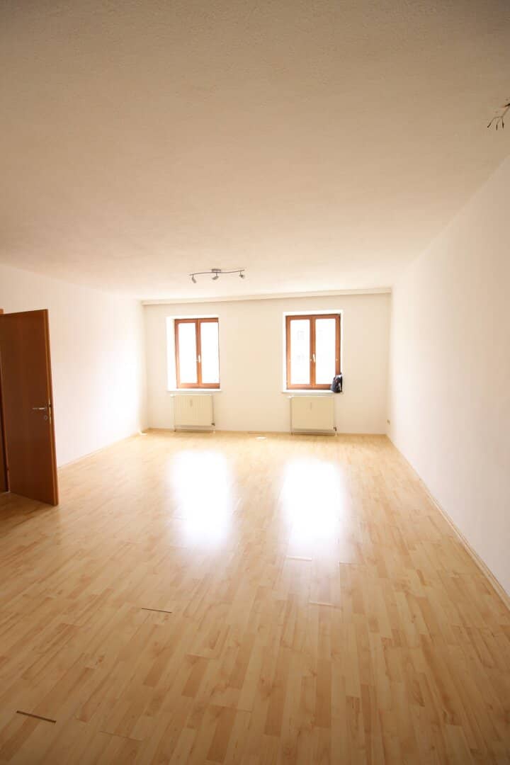 Bright 2-room apartment with fitted kitchen