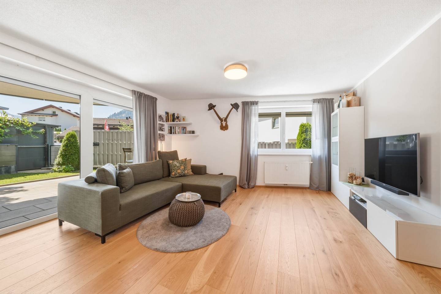 Sonnige Erdgeschosswohnung mit Terrasse und eigenem Garten