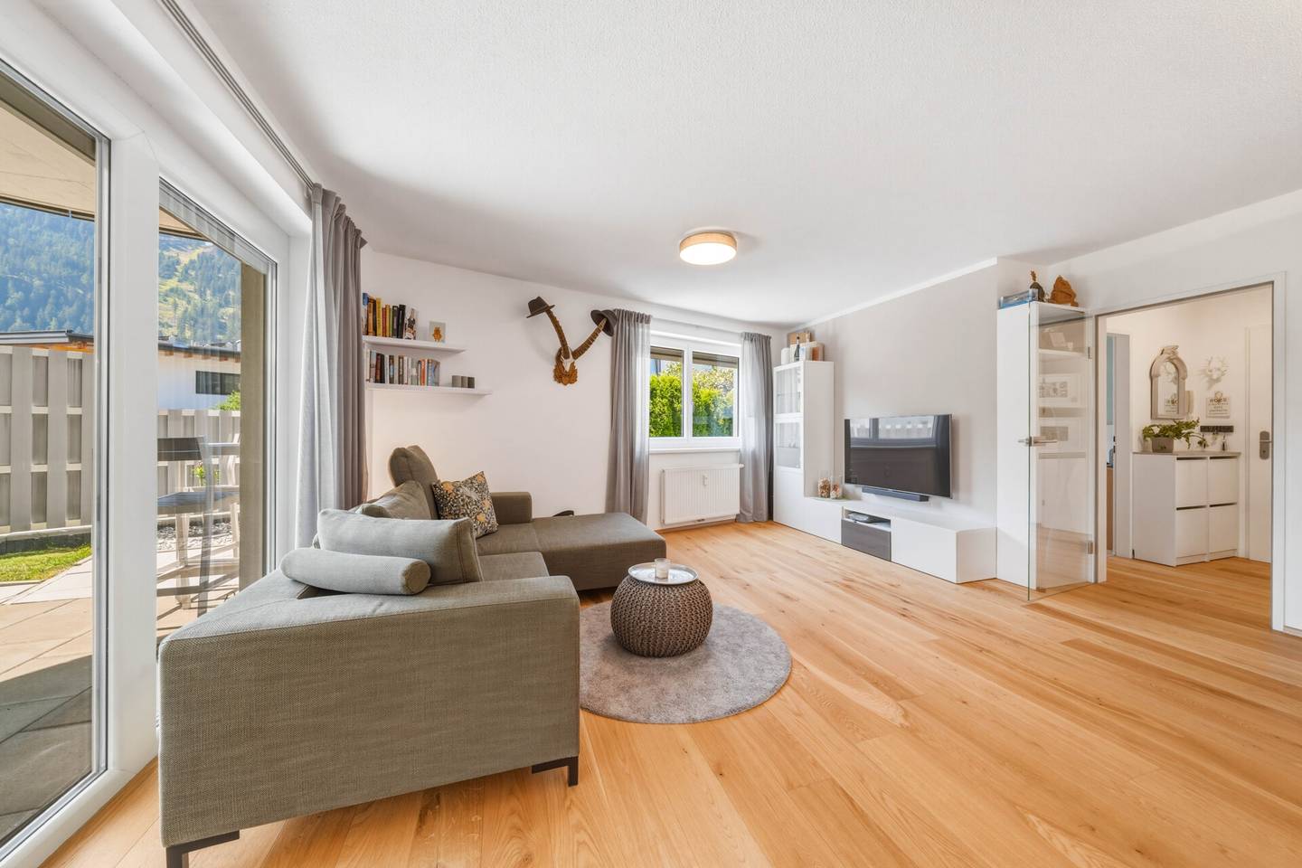 Sonnige Erdgeschosswohnung mit Terrasse und eigenem Garten