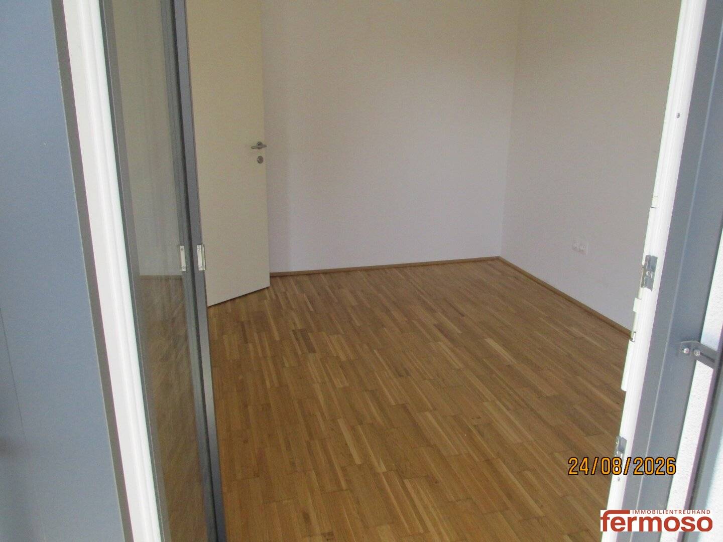 Schönes Wohnen in einer zwei Zimmer Wohnung mit ruhigem Balkon im Hof