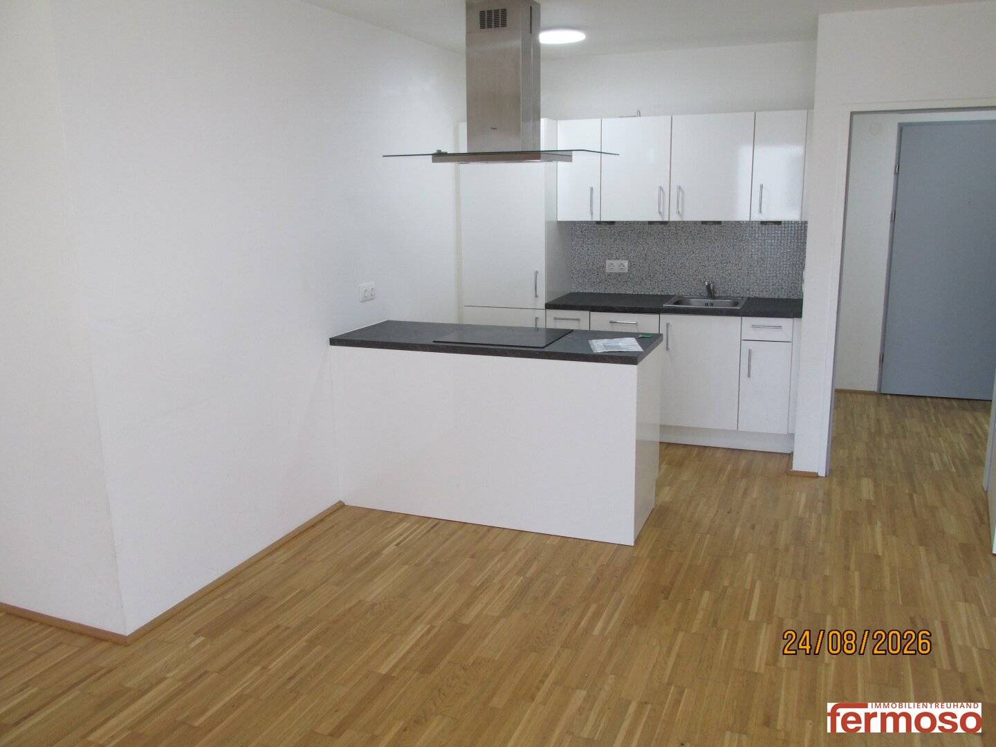 Schönes Wohnen in einer zwei Zimmer Wohnung mit ruhigem Balkon im Hof