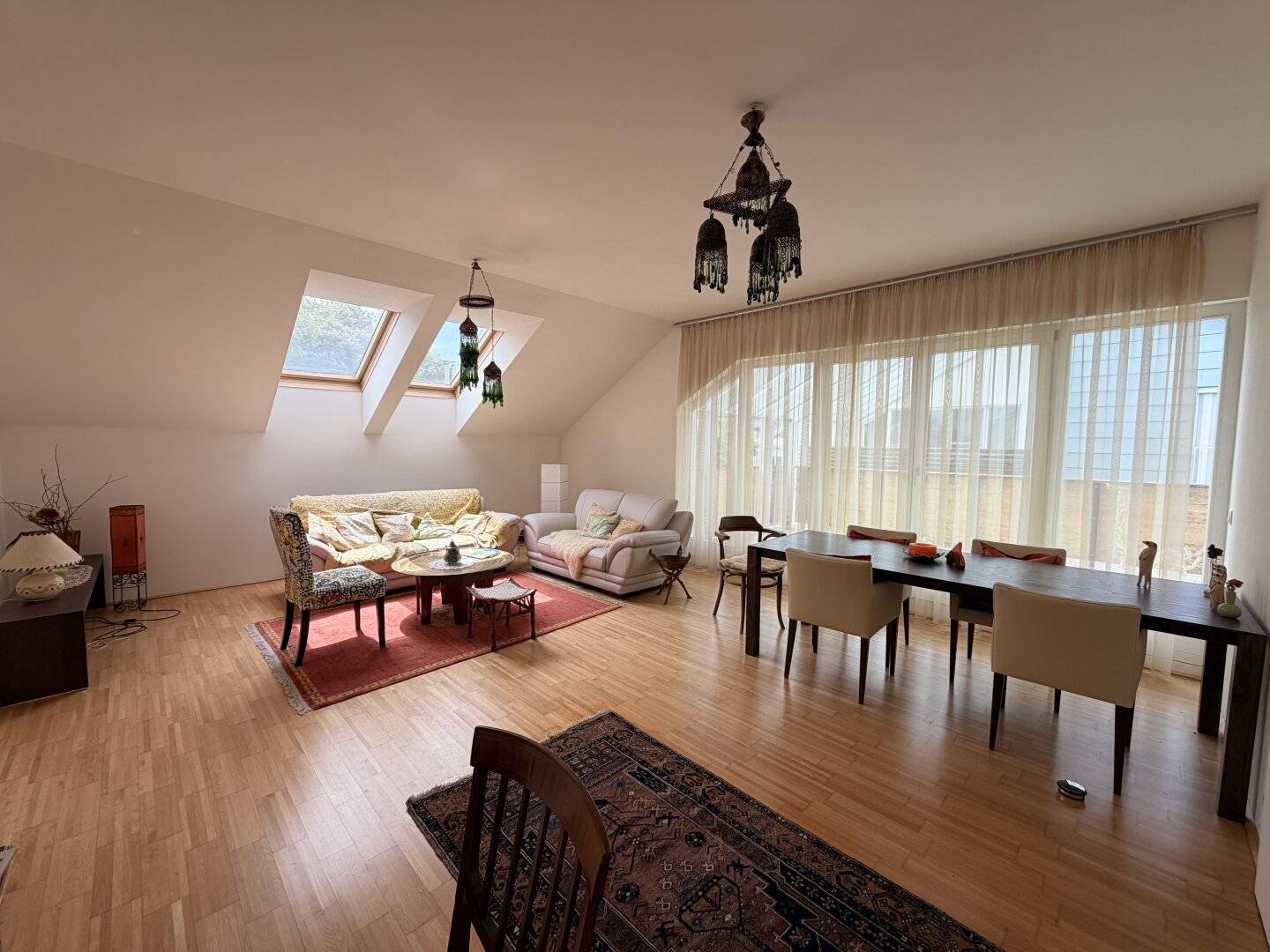 Wiener Gasse -  4 Zimmer Wohnung mit Loggia, Balkon und Stellplatz zu vermieten