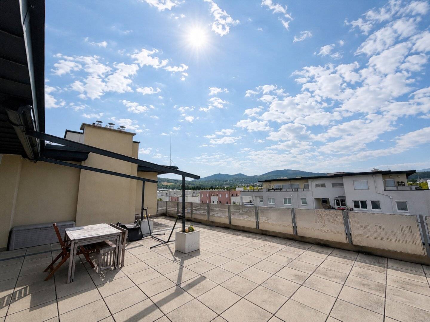 Exklusive 4-Zimmer-Wohnung mit traumhafter Dachterrasse und einzigartigem Ausblick