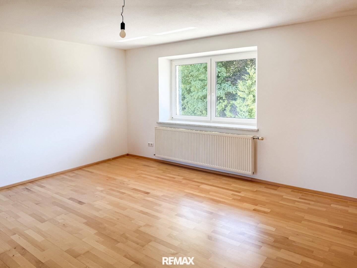 Zentral gelegene Wohnung - frisch renoviert - eigener Eingang