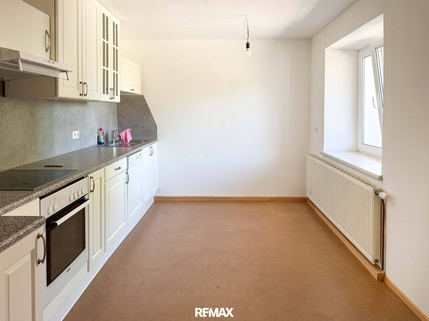 Zentral gelegene Wohnung - frisch renoviert - eigener Eingang