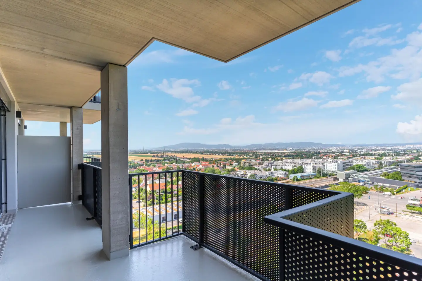 Modern 2-room apartment with distant view balcony near U1 Oberlaa!