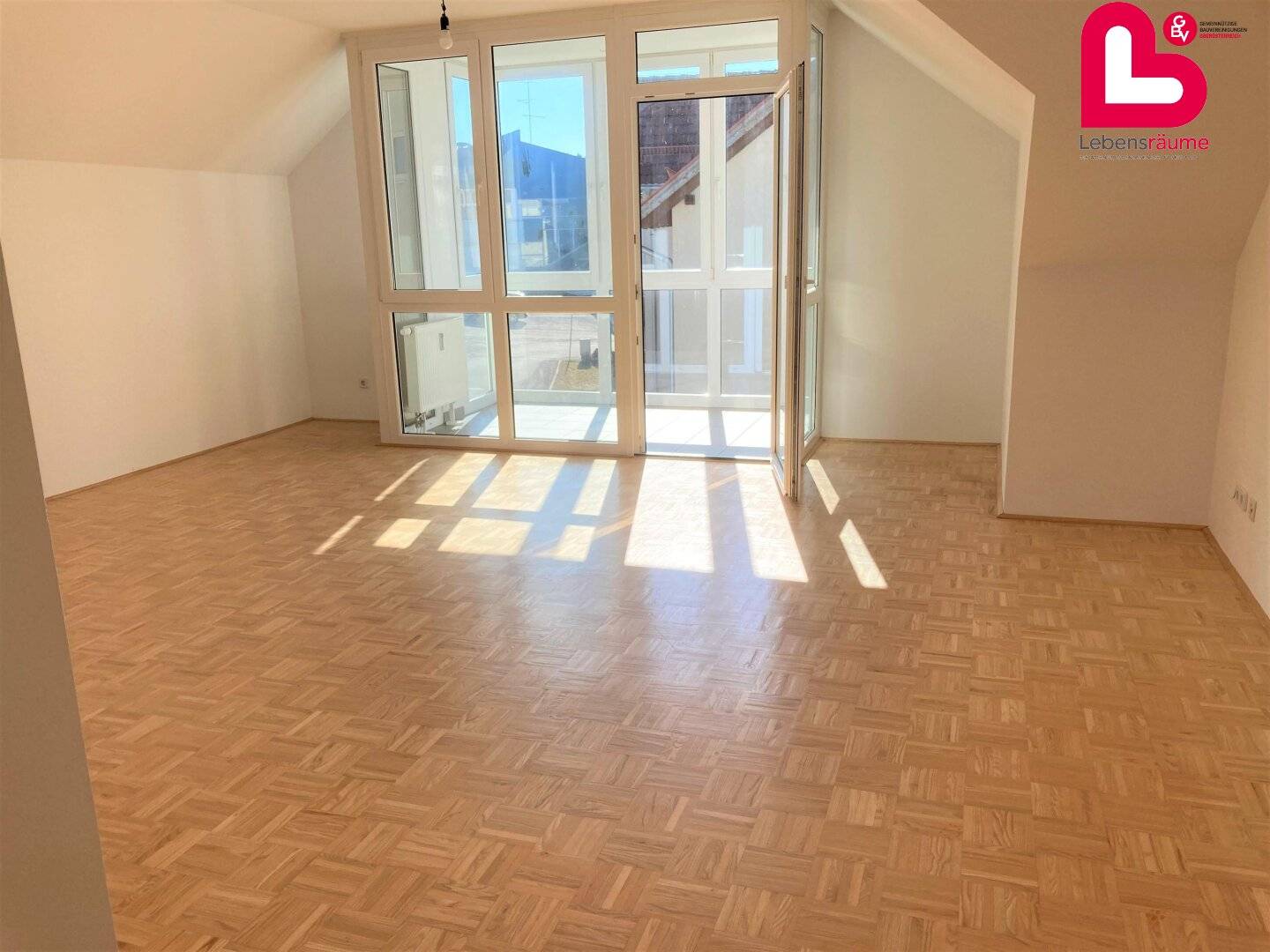 Spacious 2-room apartment with glazed loggia