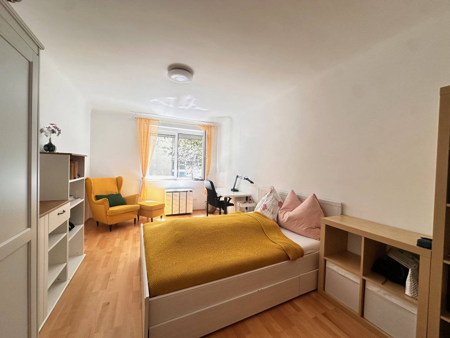 Sonnwendviertel/U-Bahn proximity - quietly located 2-room apartment with spacious living and dining kitchen