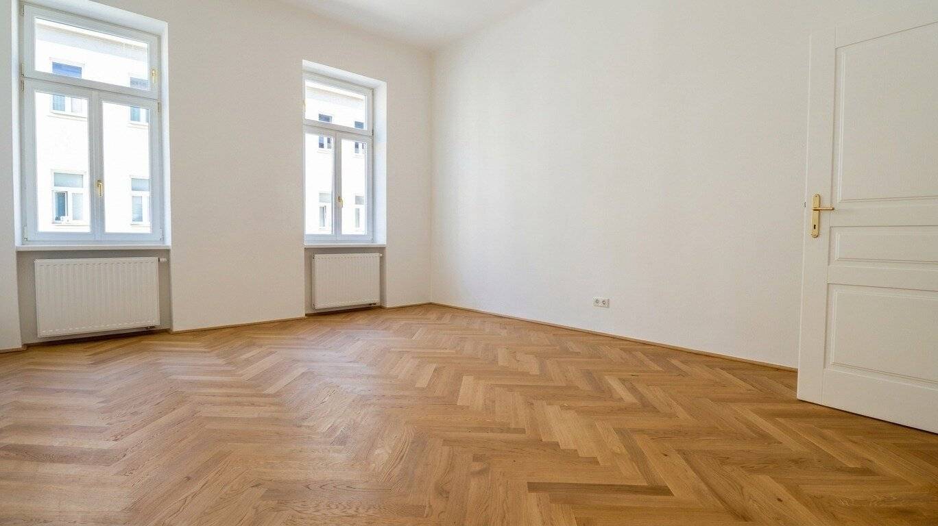 Bright, high, freshly renovated old building charm with first-occupancy quality