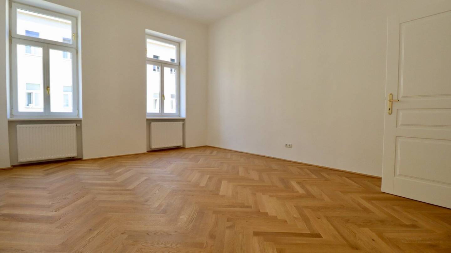 Bright, high, freshly renovated old building charm with first-occupancy quality