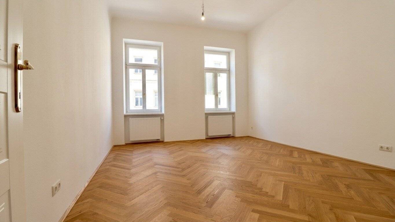 Bright, high, freshly renovated old building charm with first-occupancy quality