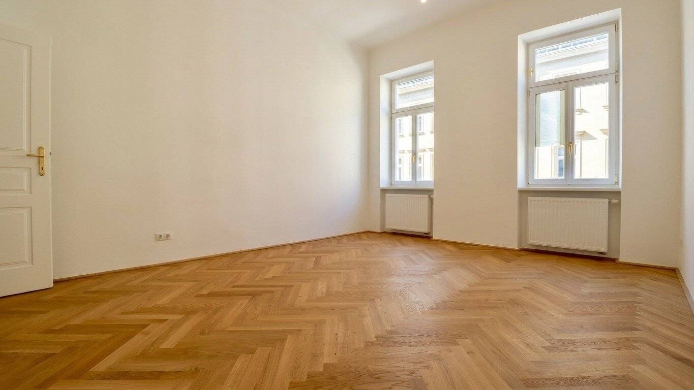 Bright, high, freshly renovated old building charm with first-occupancy quality