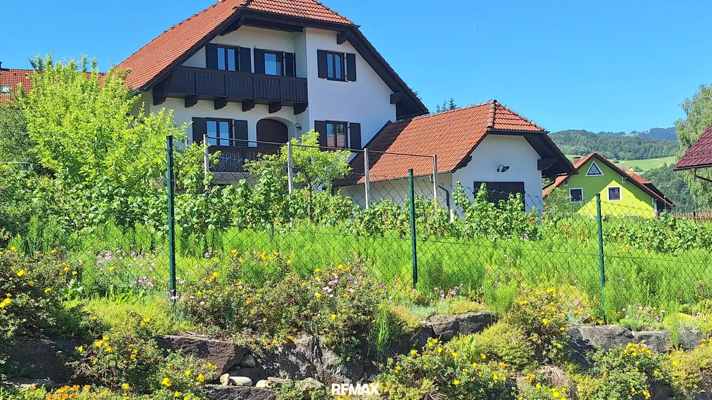 „Wohnen mit Weitblick – Stilvolles Familienhaus in traumhafter Aussichtslage von Eibiswald“