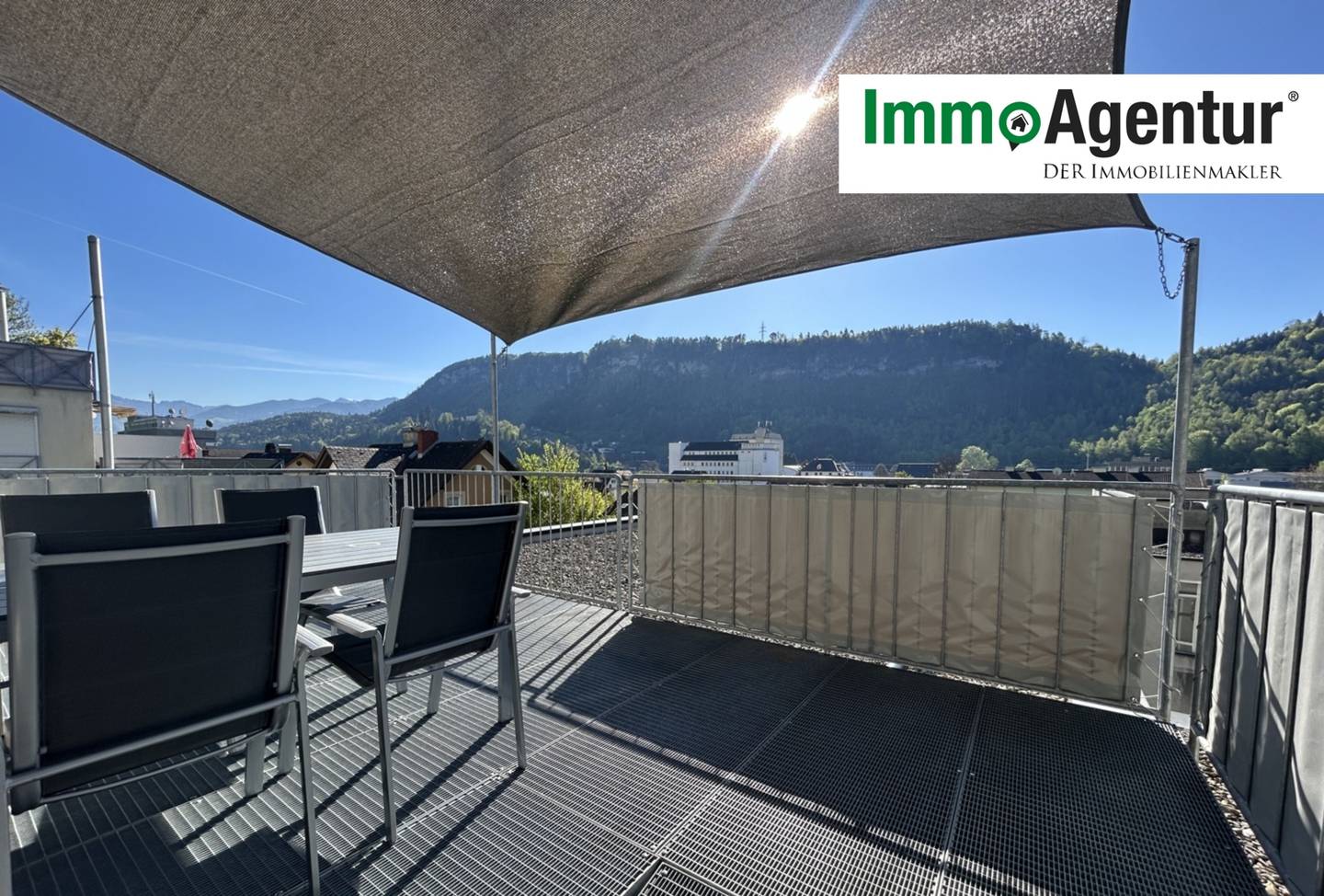Modernisierte Dachgeschosswohnung mit großer Terrasse und Lift