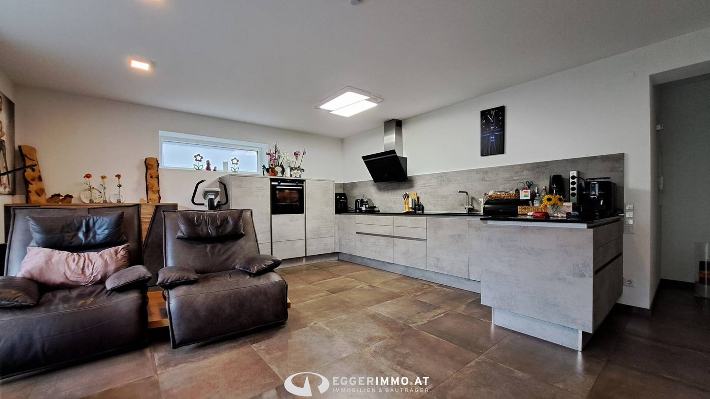 Traumhafte 3-Zimmer-Gartenwohnung mit Südterrasse, Privatgarten &amp; 3 PKW-Freistellplätzen im Herzen von Bruck