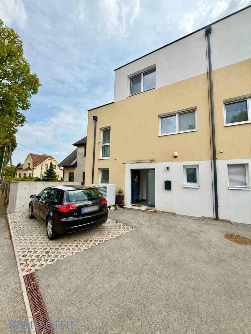 ERSTKLASSIGE DOPPELHAUSHÄLFTE MIT POOL, PV-ANLAGE UND DACHTERRASSE IN BRUNN AM GEBIRGE ZU KAUFEN!