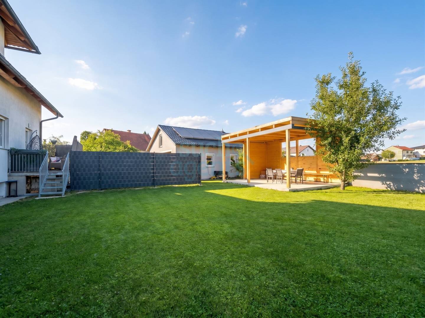 Anlegerwohnung mit großem Garten und Ausbaupotenzial