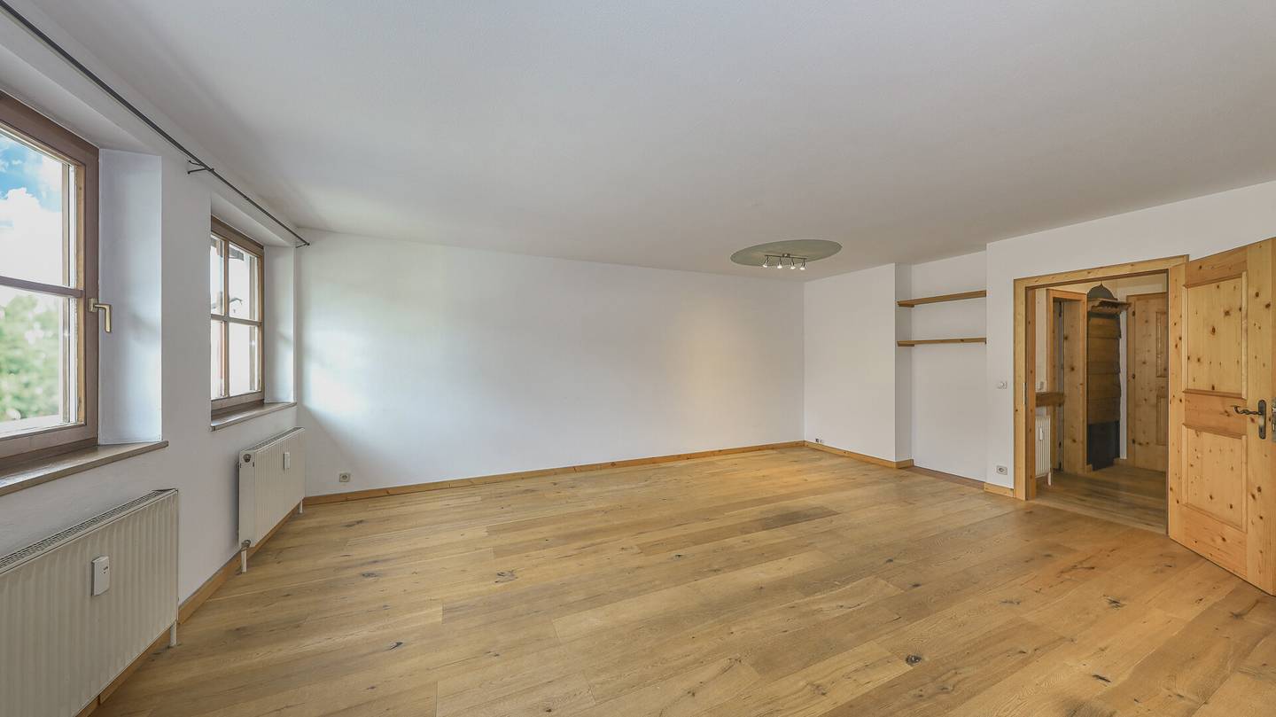 Zentrale Wohnung mit Aufzug und Pkw Stellplatz