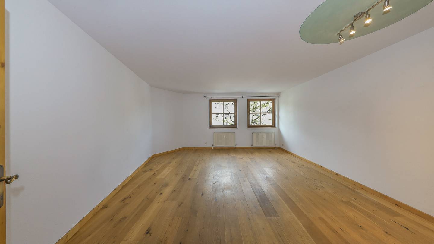 Zentrale Wohnung mit Aufzug und Pkw Stellplatz