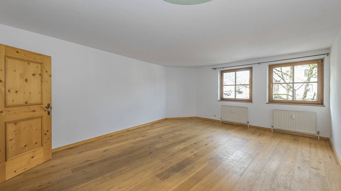 Zentrale Wohnung mit Aufzug und Pkw Stellplatz