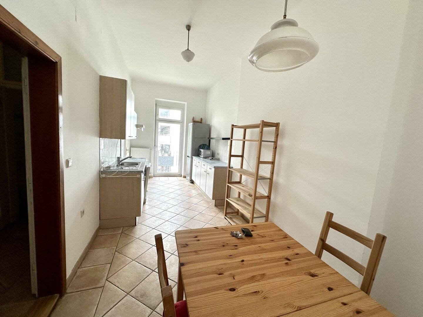 WG-Taugliche sonnige 3-Zimmer-Altbauwohnung mit Balkon nahe des Jakominiplatzes und des Augartens in Grazer Bezirk Jakomini