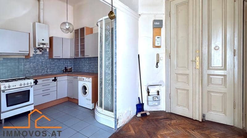 Period apartment with herringbone parquet and high ceilings