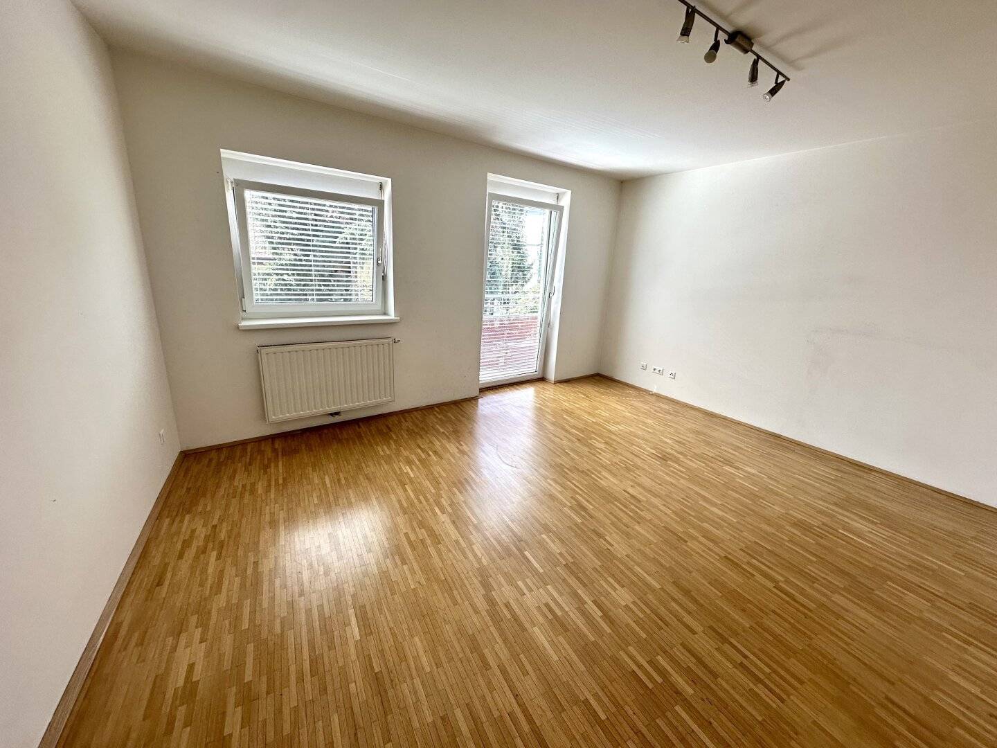 Perfect city center apartment with three rooms, separate kitchen and balcony - Commission free