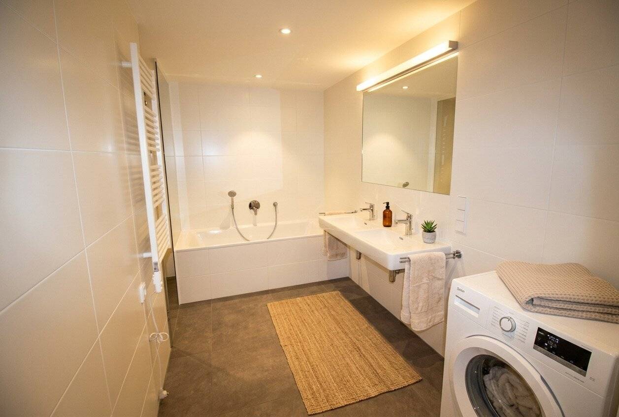 Spacious 4-room apartment with loggia at Stockhof for rent