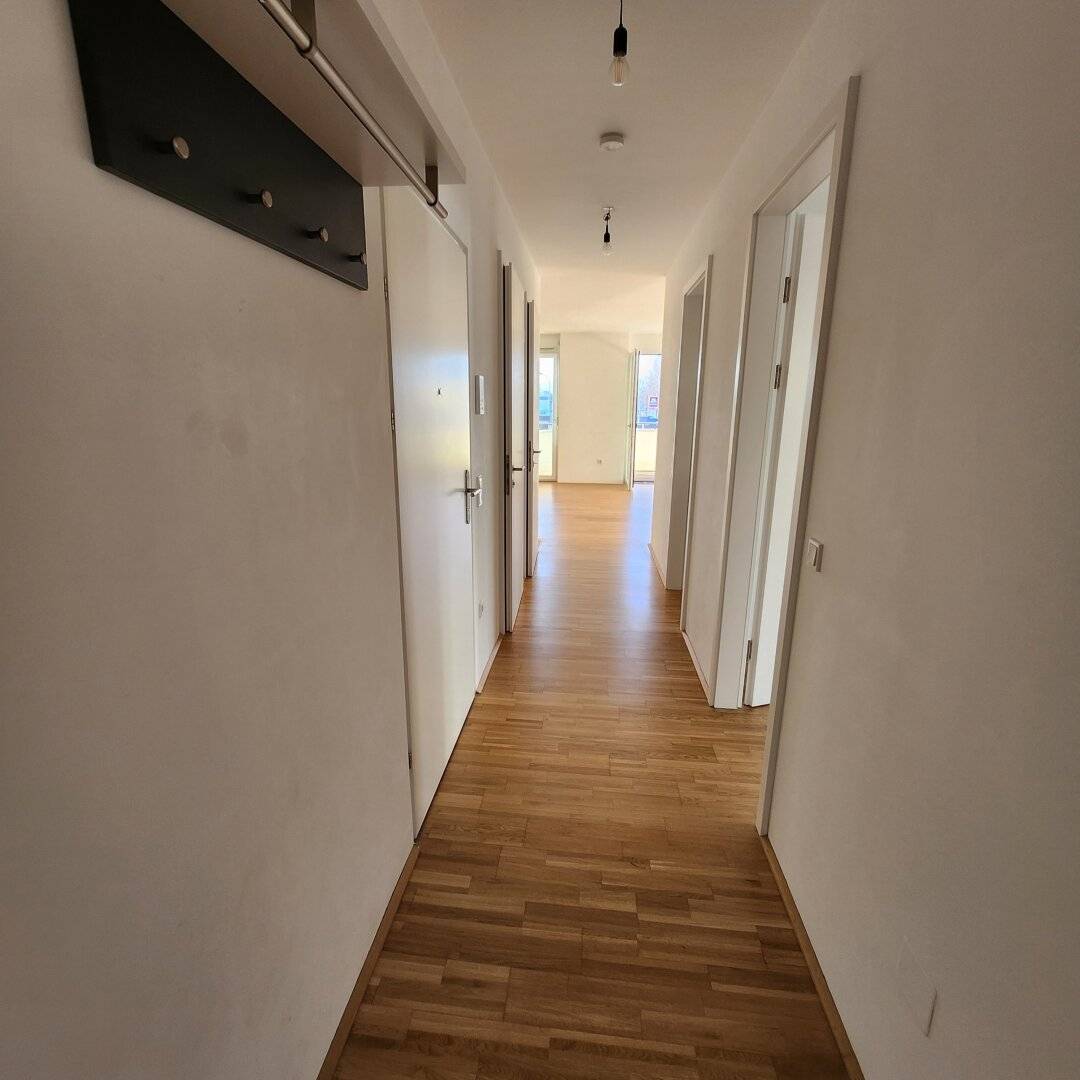 Elegante 3-Zimmer-Wohnung mit Balkon, Pool &amp; Garagenplatz
