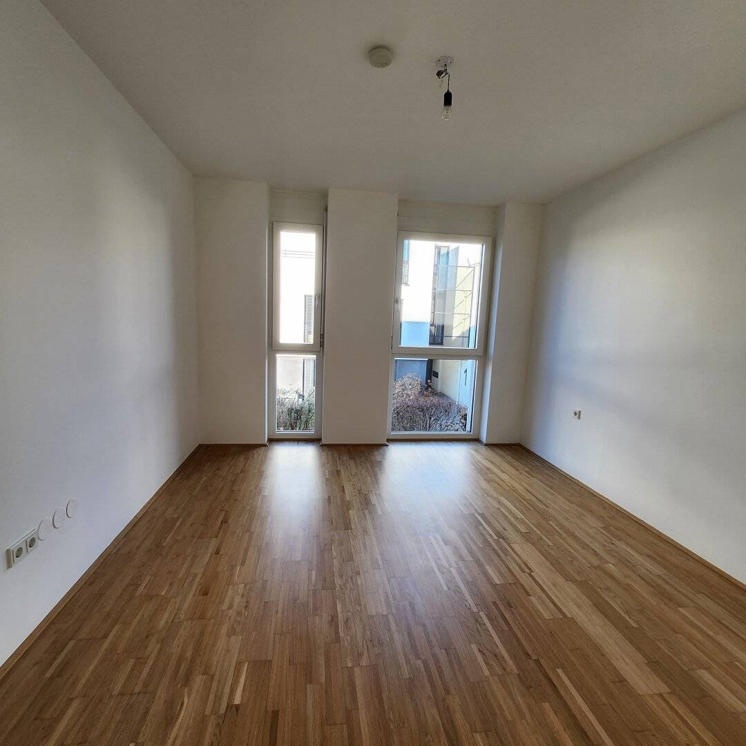 Elegante 3-Zimmer-Wohnung mit Balkon, Pool &amp; Garagenplatz