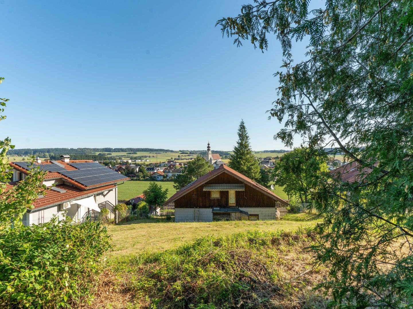 NEST mit AUSSICHT | Großzügiges Hanggrundstück mit Bestand | Irrsdorf