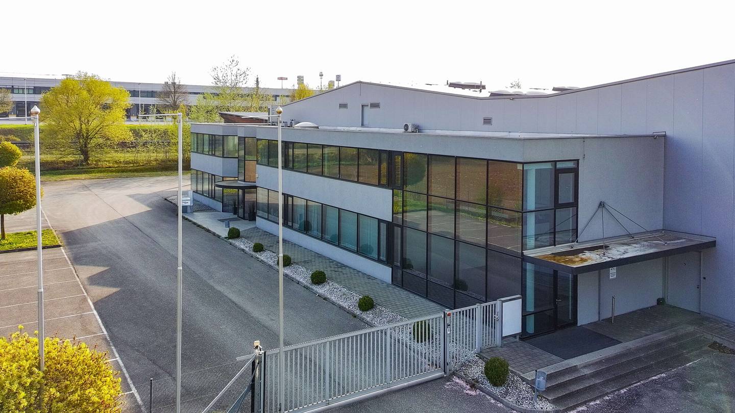 Strategic logistics location near A1 apartment