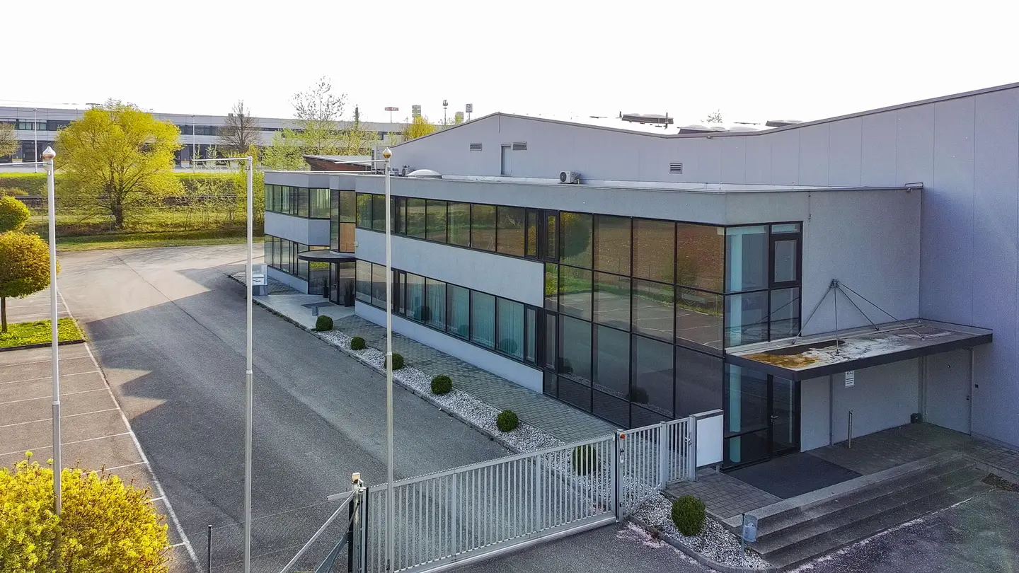 Strategic logistics location near A1 apartment
