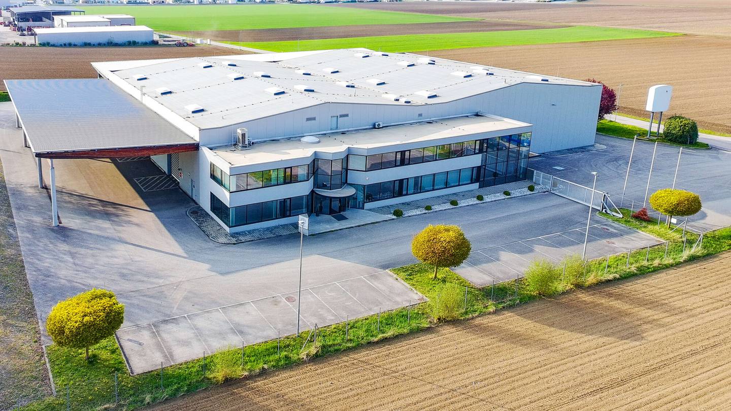 Strategic logistics location near A1 apartment
