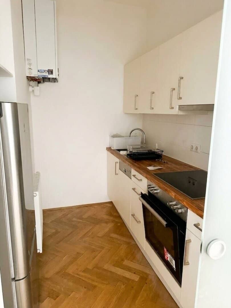 Lichtdurchflutete 2-Zimmer-Altbauwohnung nahe Haydnpark