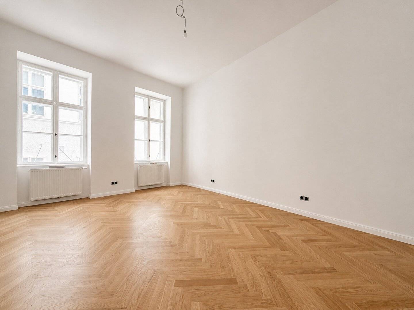 STILALTBAU NAHE ROCHUSMARKT - ca. 65 m² WFL - 2 Zimmer - BALKONZUBAU MÖGLICH