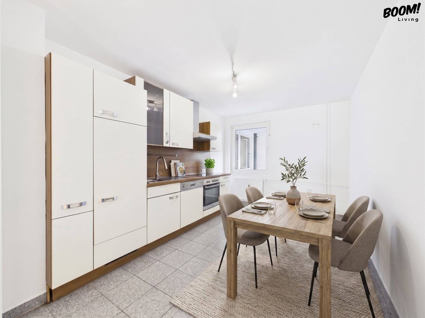 Charmante 4-Zi-Wohnung mit 2 Loggien, Einbauküche &amp; Lift im 1080 Wien! Auch WG-geeignet