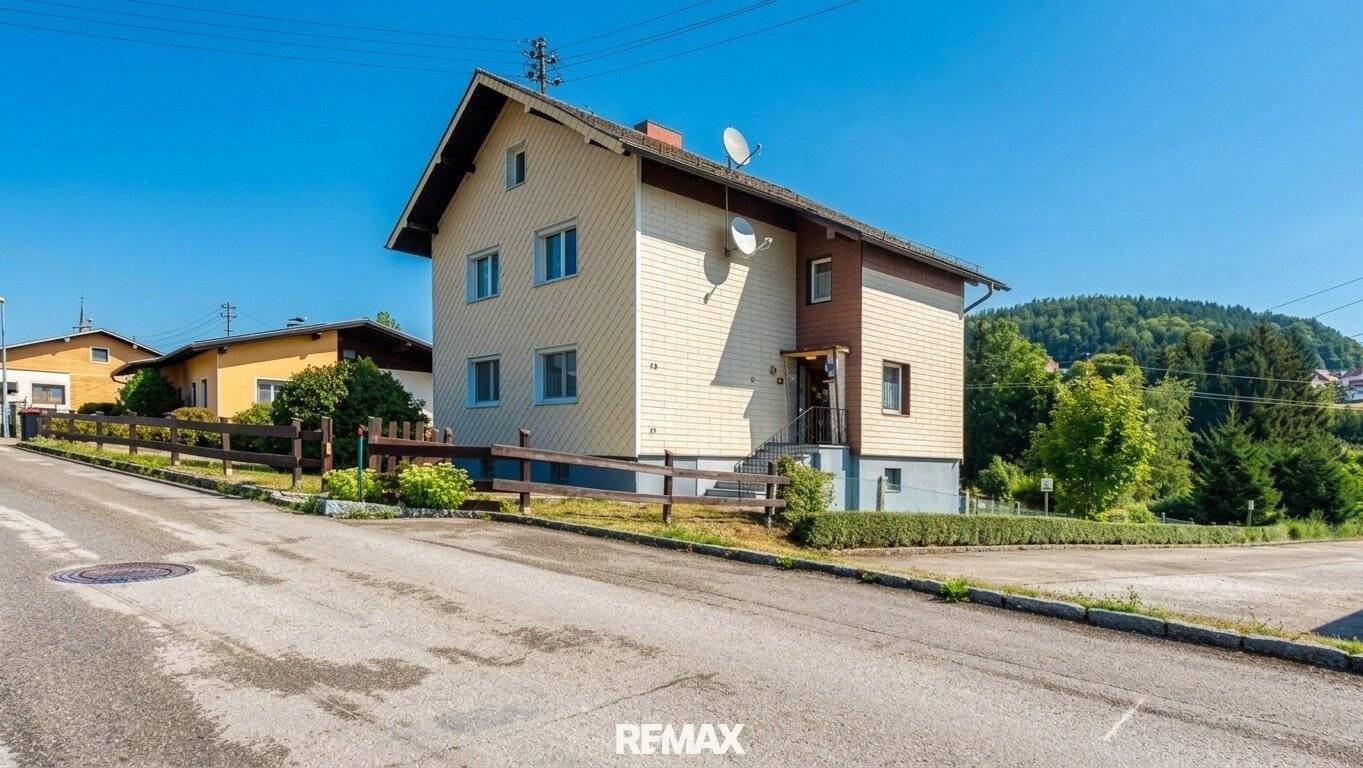 Einfamilienwohnhaus mit großem Grundstück in Bruckmühl