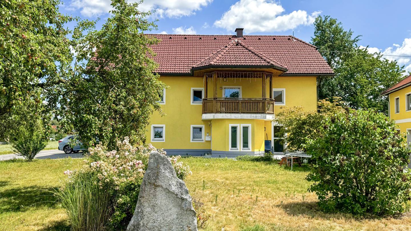 Modernisierte Familienwohnung im Grünen mit Garage