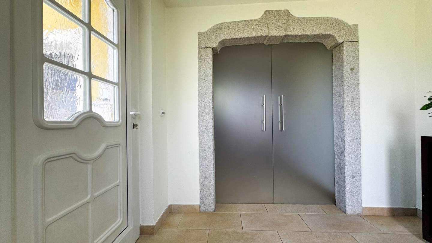Modernisierte Familienwohnung im Grünen mit Garage
